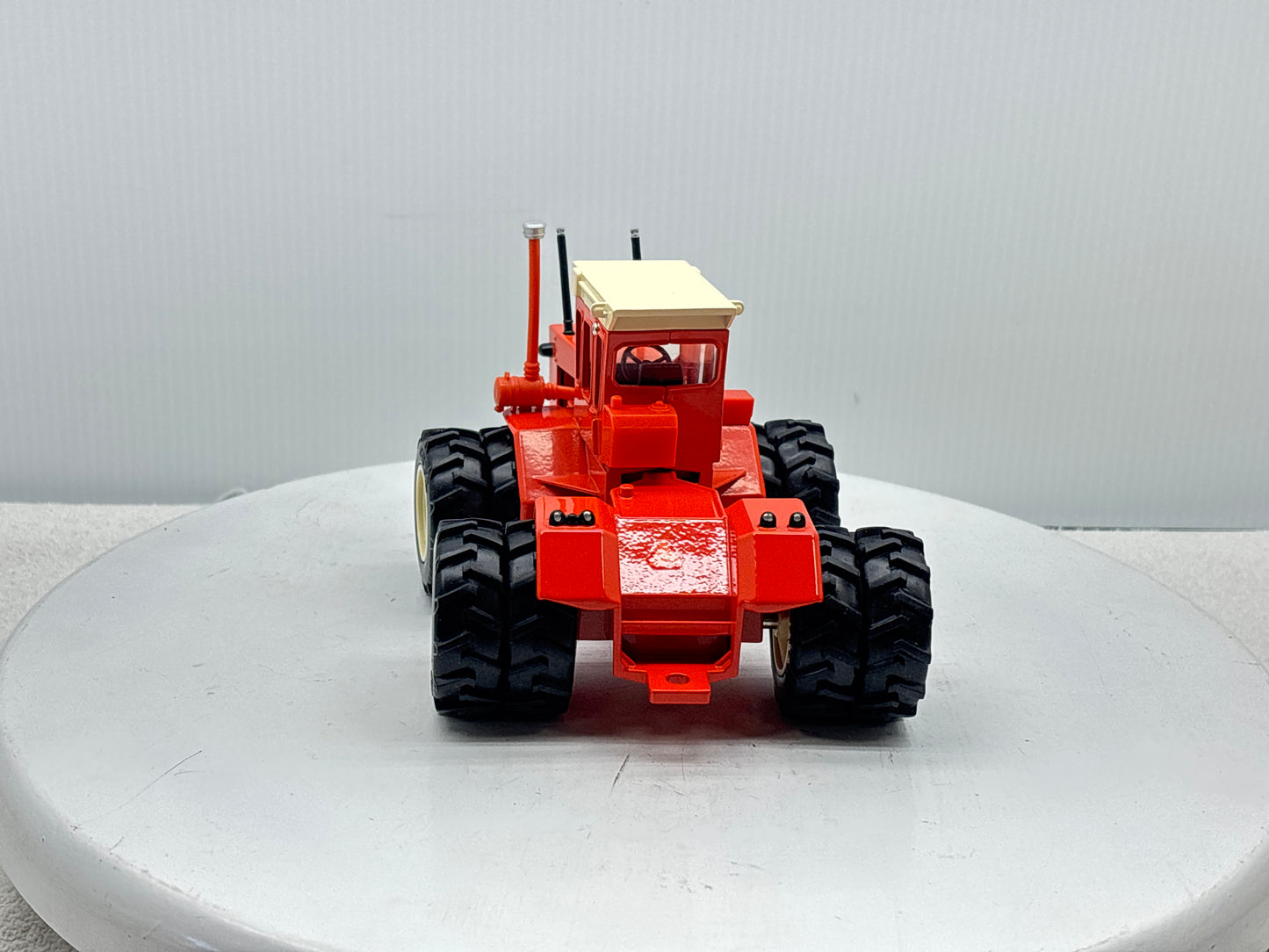1/32 Allis-Chalmers 440 Toy Farmer Duals