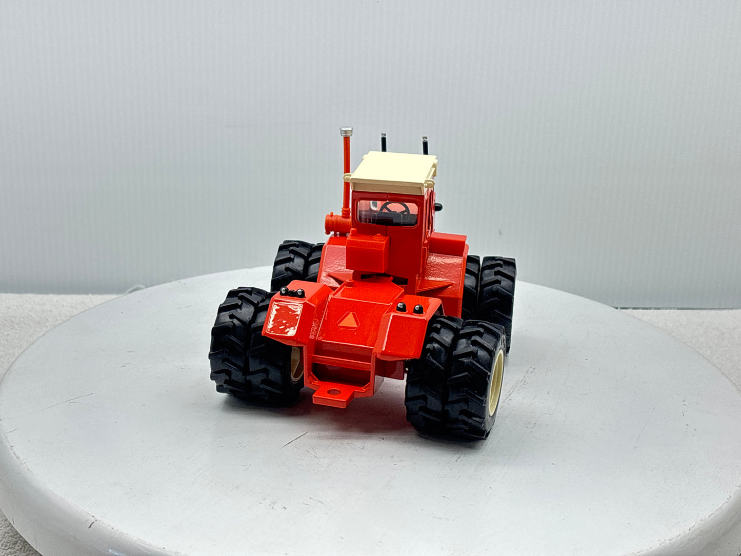 1/32 Allis-Chalmers 440 Toy Farmer Duals