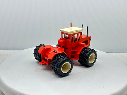 1/32 Allis-Chalmers 440 Toy Farmer Duals