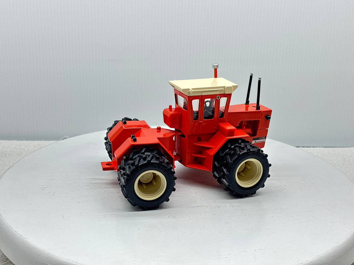 1/32 Allis-Chalmers 440 Toy Farmer Duals