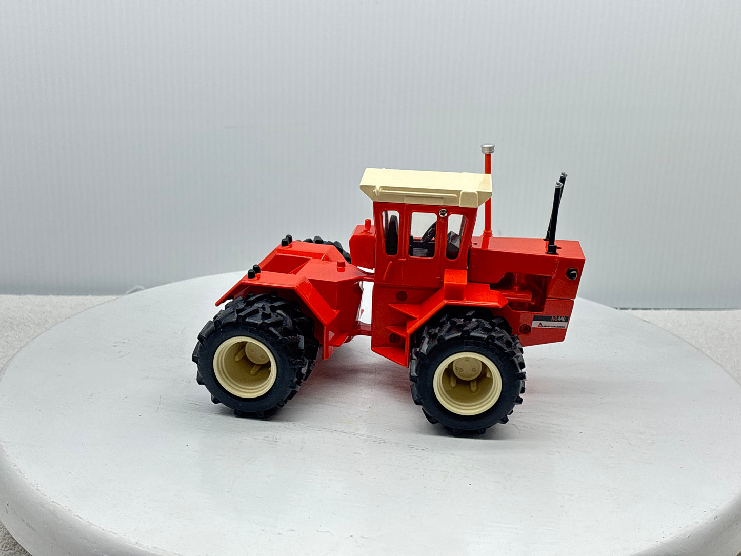 1/32 Allis-Chalmers 440 Toy Farmer Duals