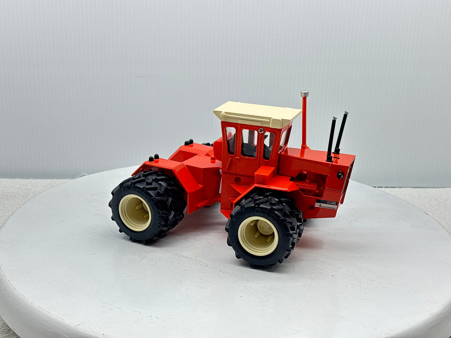 1/32 Allis-Chalmers 440 Toy Farmer Duals