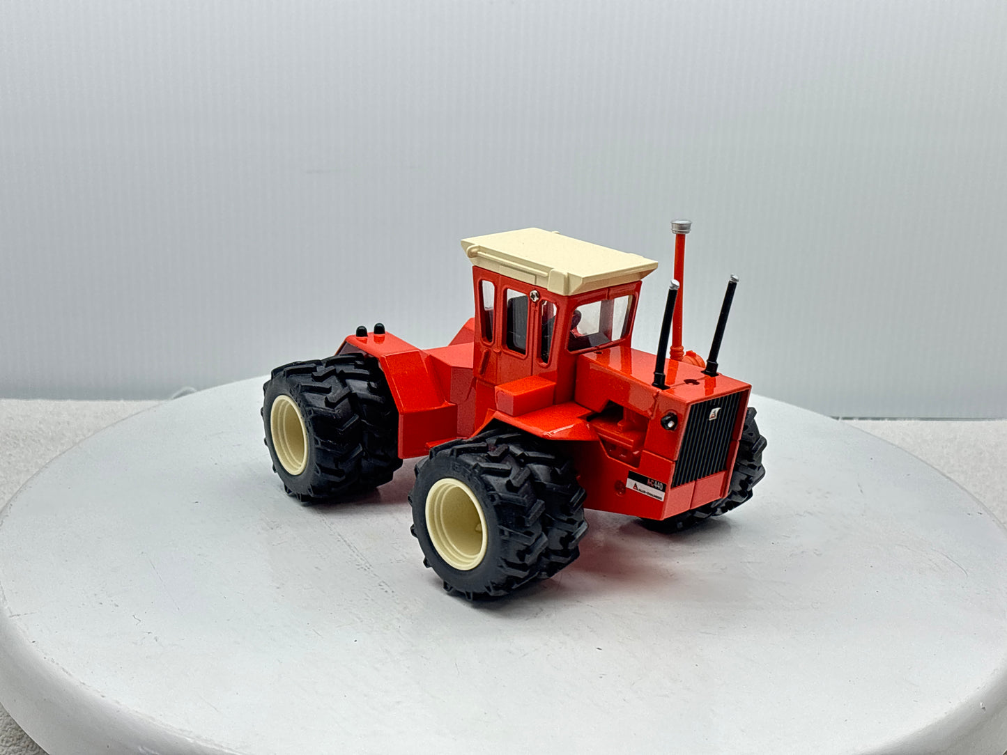 1/32 Allis-Chalmers 440 Toy Farmer Duals