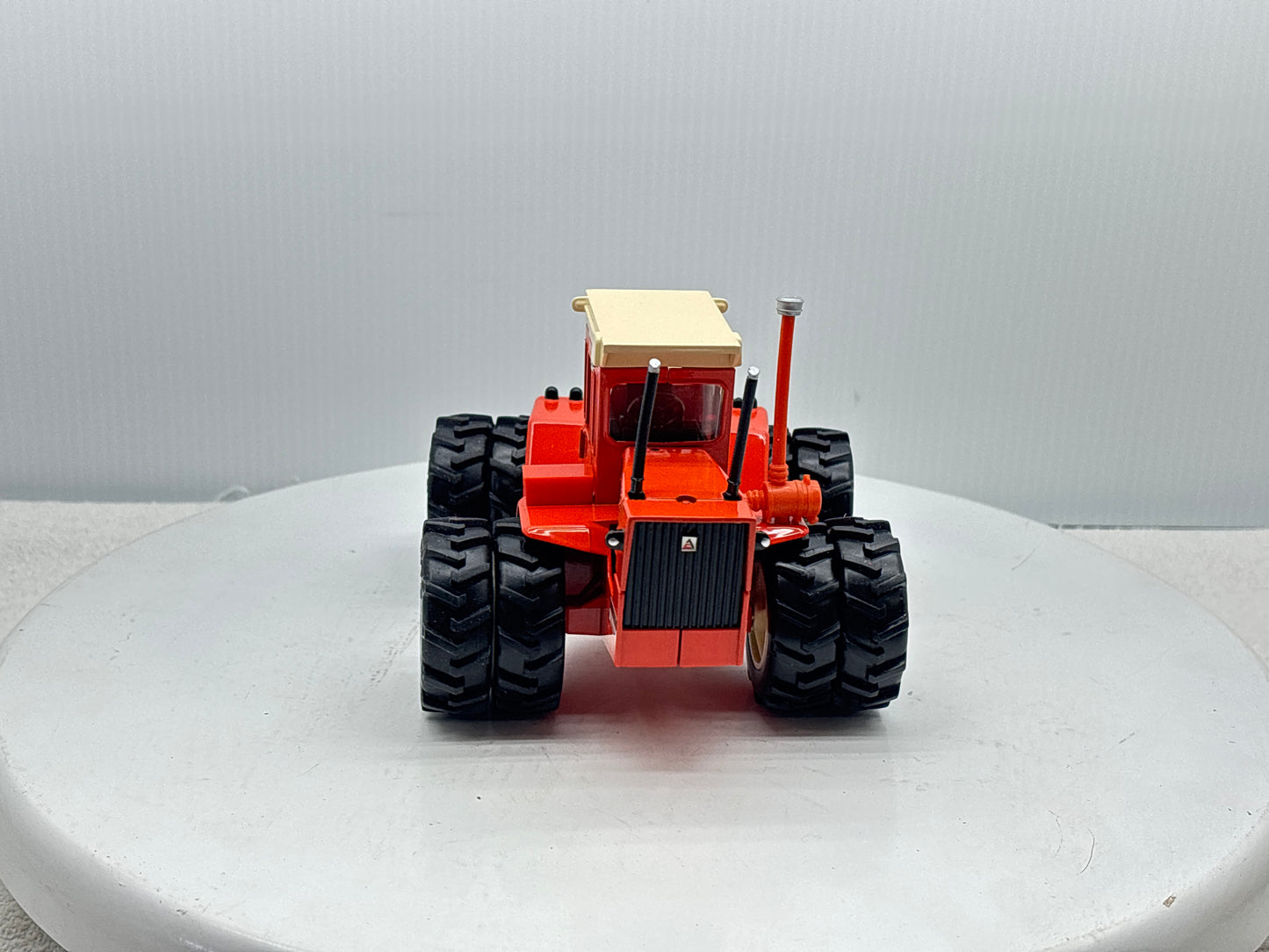 1/32 Allis-Chalmers 440 Toy Farmer Duals