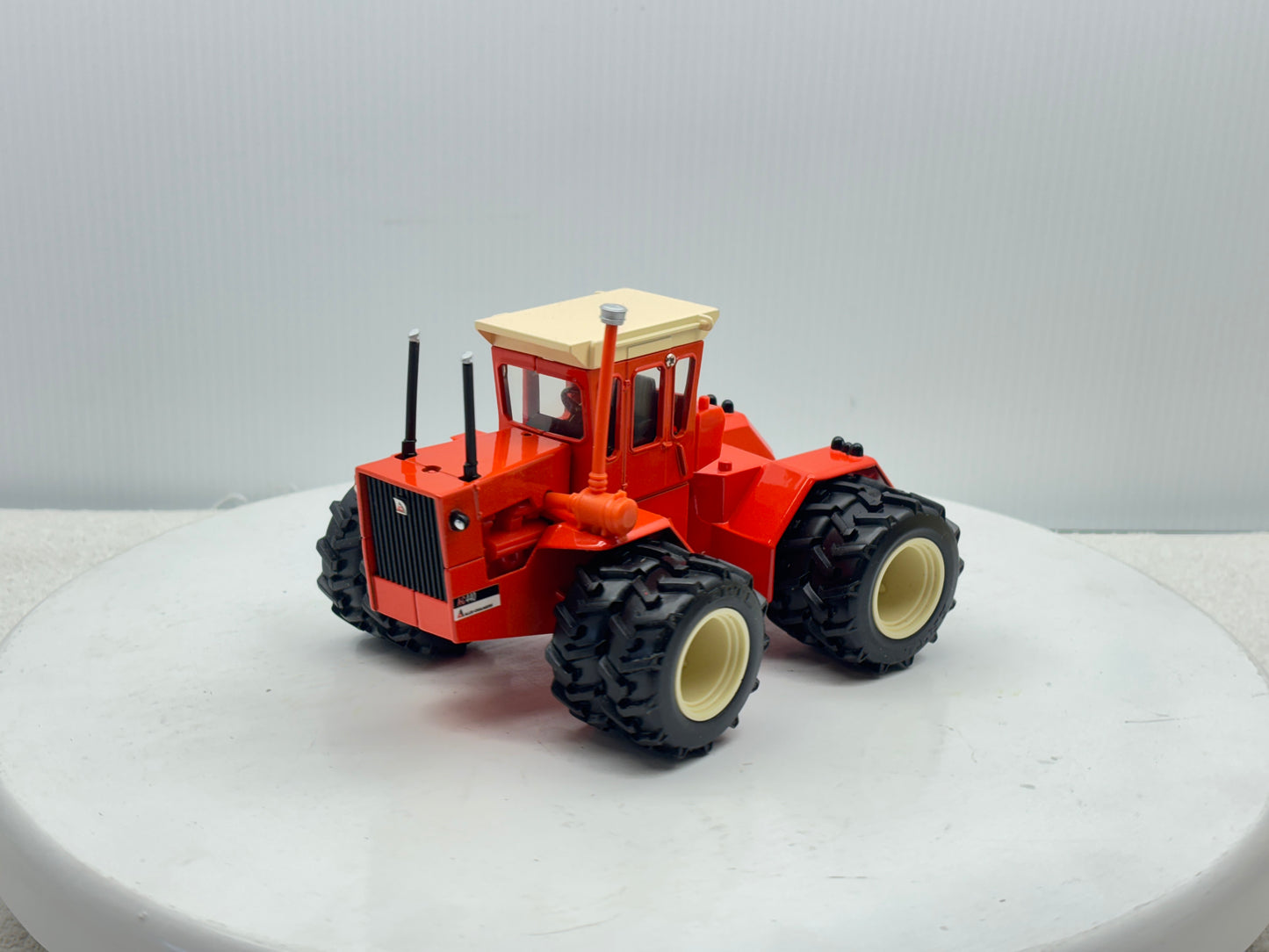 1/32 Allis-Chalmers 440 Toy Farmer Duals