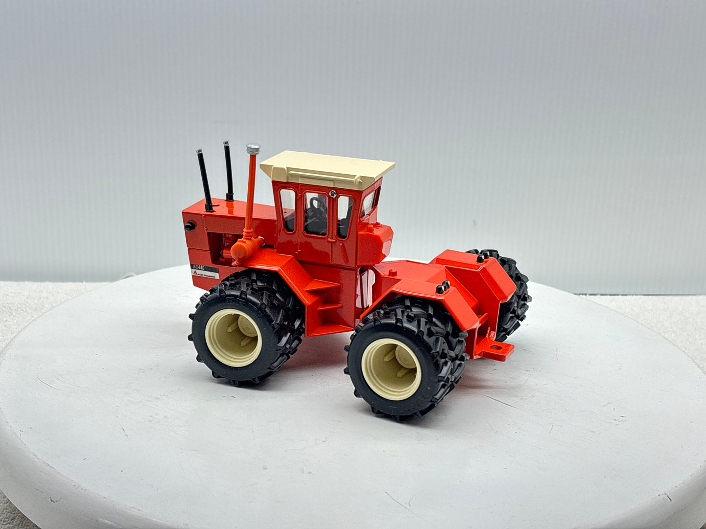 1/32 Allis-Chalmers 440 Toy Farmer Duals