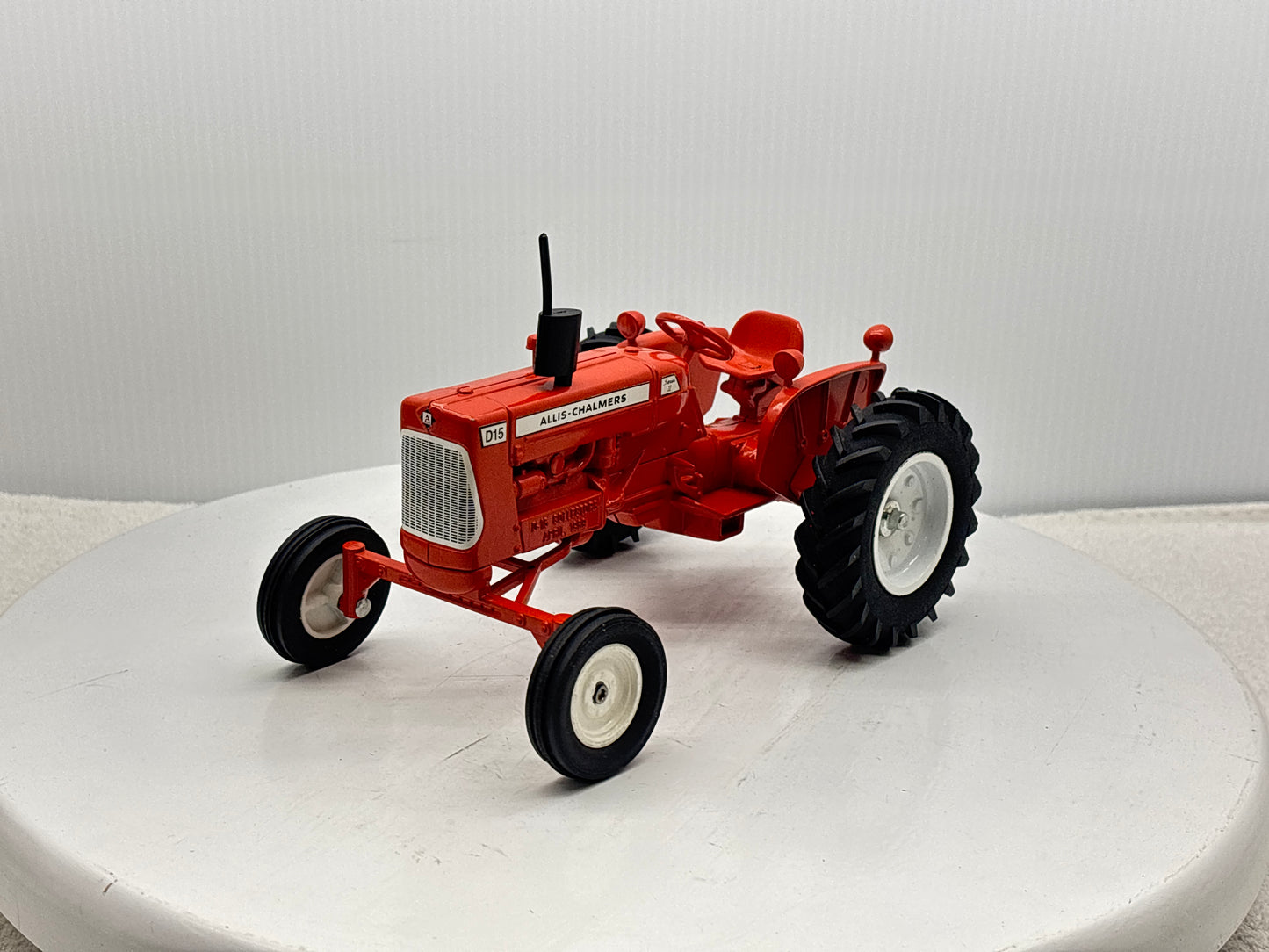 1/16 Allis-Chalmers D-15 Collector Edition