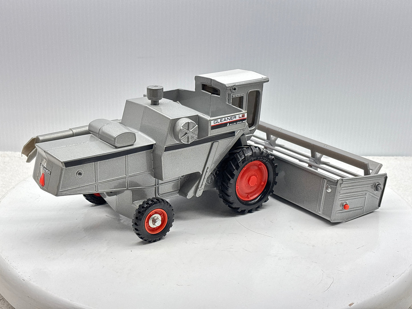 1/32 Allis-Chalmers Gleaner L2 Red Stripe
