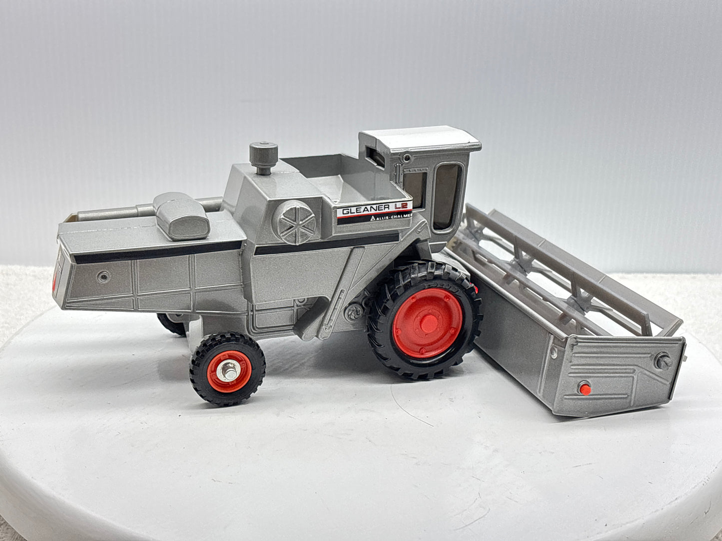 1/32 Allis-Chalmers Gleaner L2 Red Stripe
