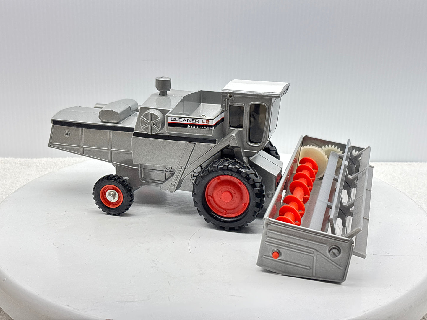 1/32 Allis-Chalmers Gleaner L2 Red Stripe