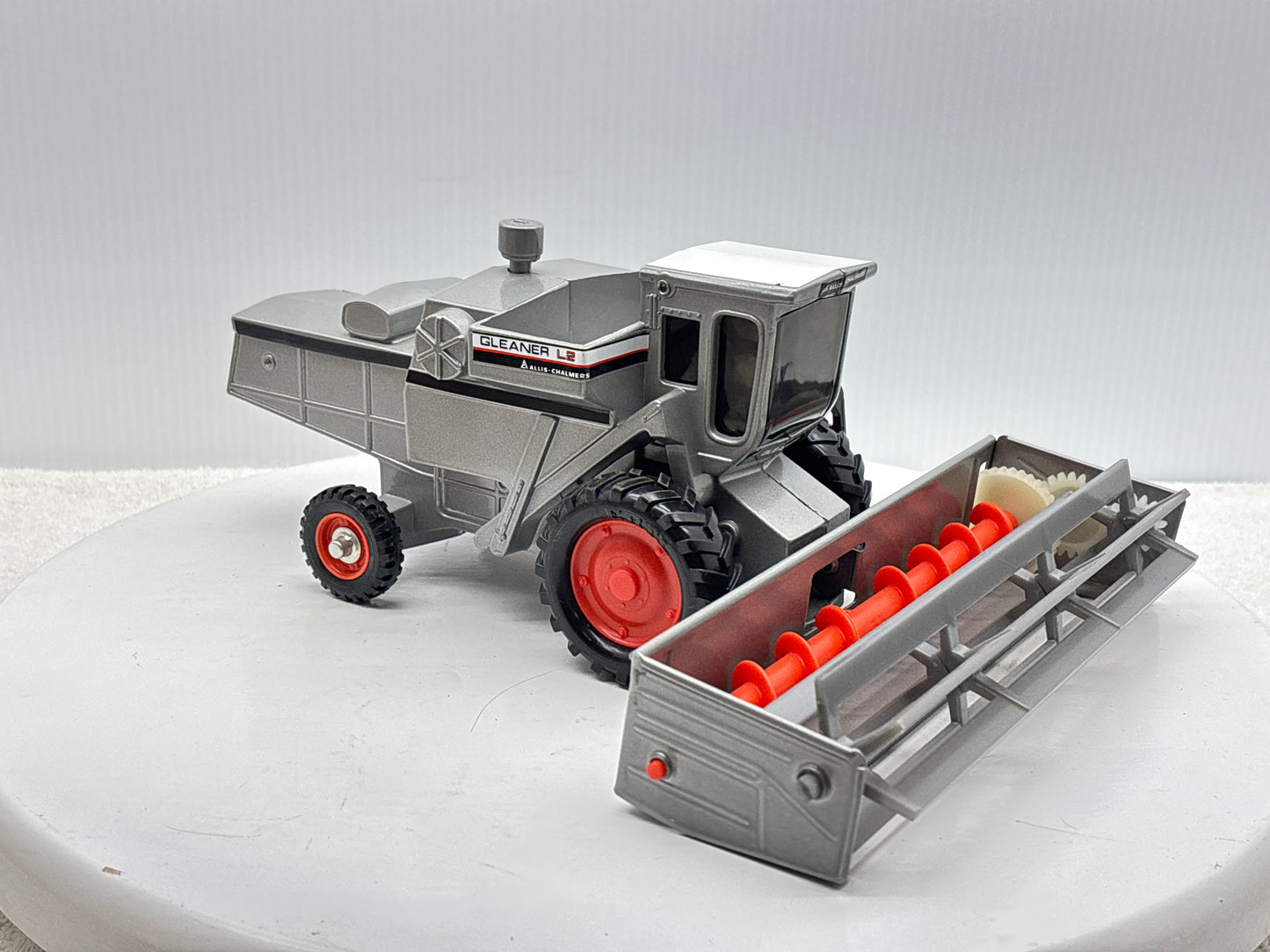 1/32 Allis-Chalmers Gleaner L2 Red Stripe