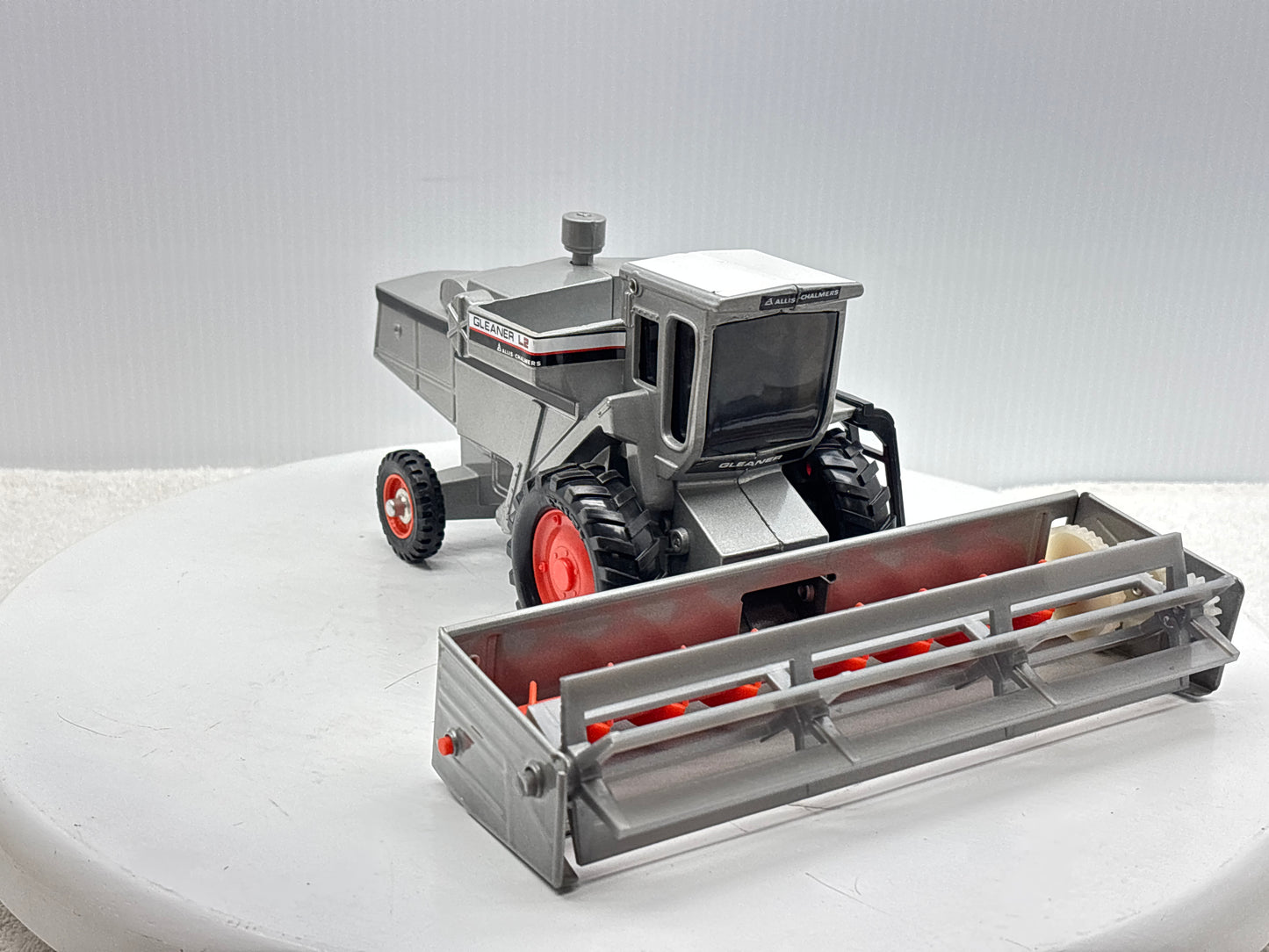 1/32 Allis-Chalmers Gleaner L2 Red Stripe