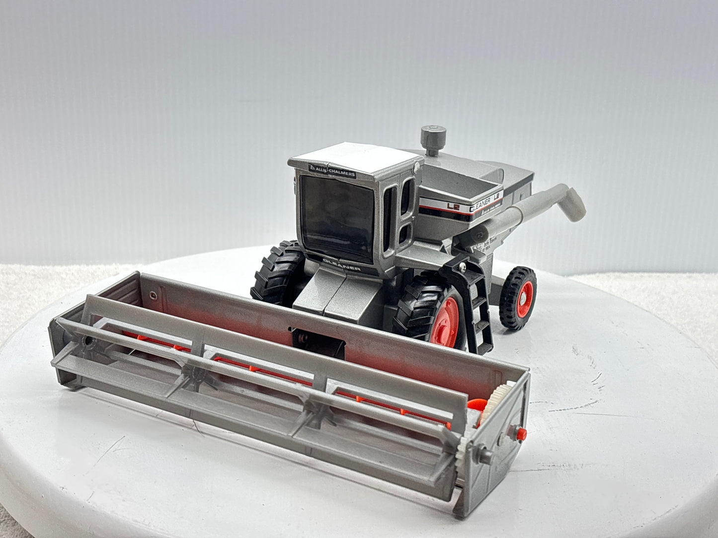 1/32 Allis-Chalmers Gleaner L2 Red Stripe