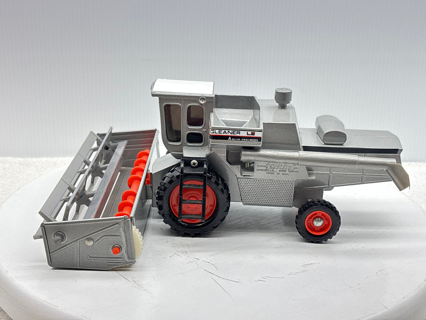 1/32 Allis-Chalmers Gleaner L2 Red Stripe