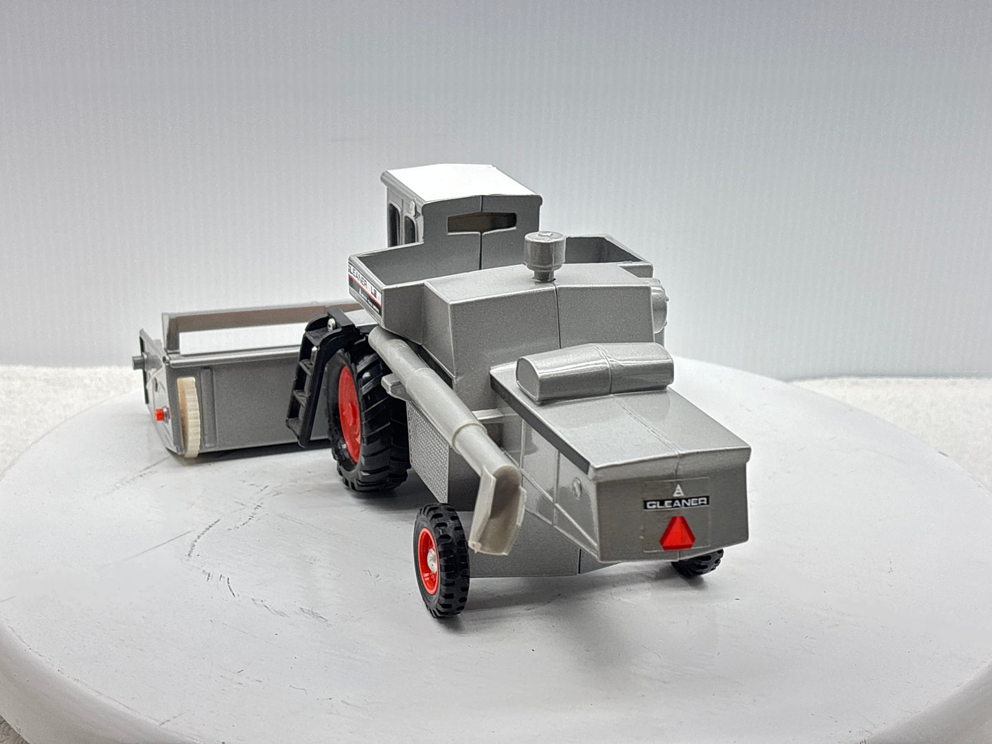 1/32 Allis-Chalmers Gleaner L2 Red Stripe