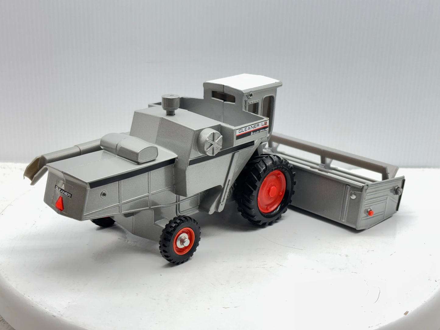 1/32 Allis-Chalmers Gleaner L2 Red Stripe