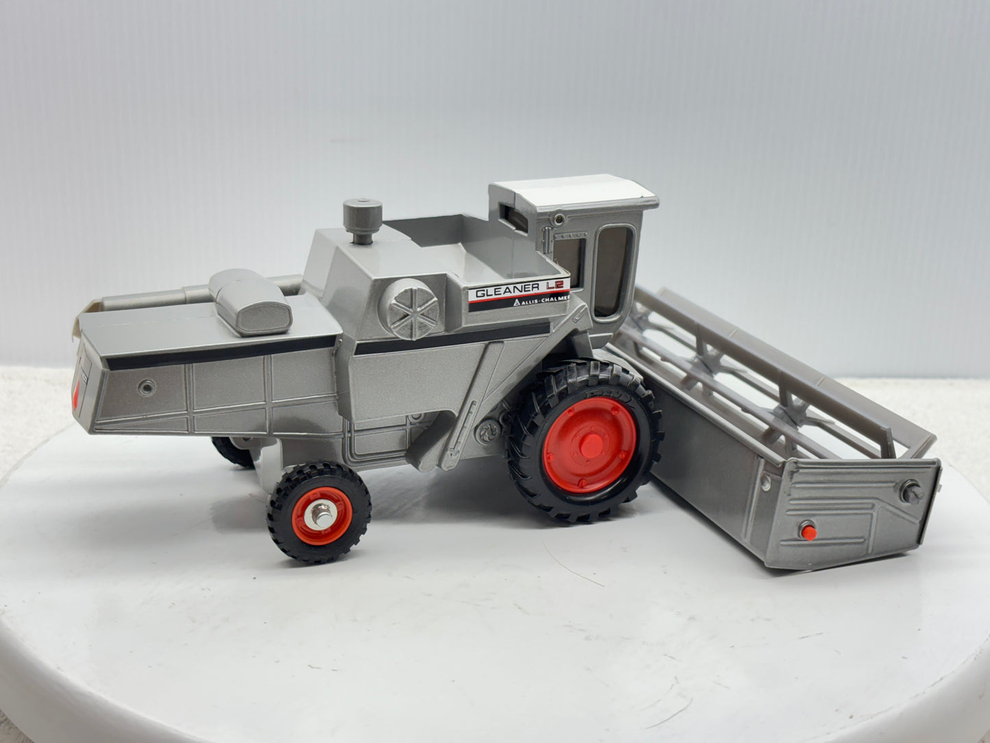 1/32 Allis-Chalmers Gleaner L2 Red Stripe