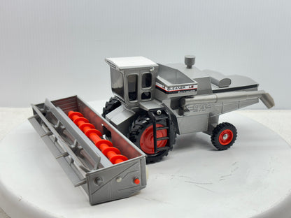 1/32 Allis-Chalmers Gleaner L2 Red Stripe