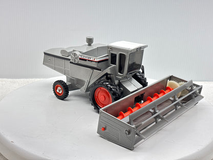 1/32 Allis-Chalmers Gleaner L2 Red Stripe