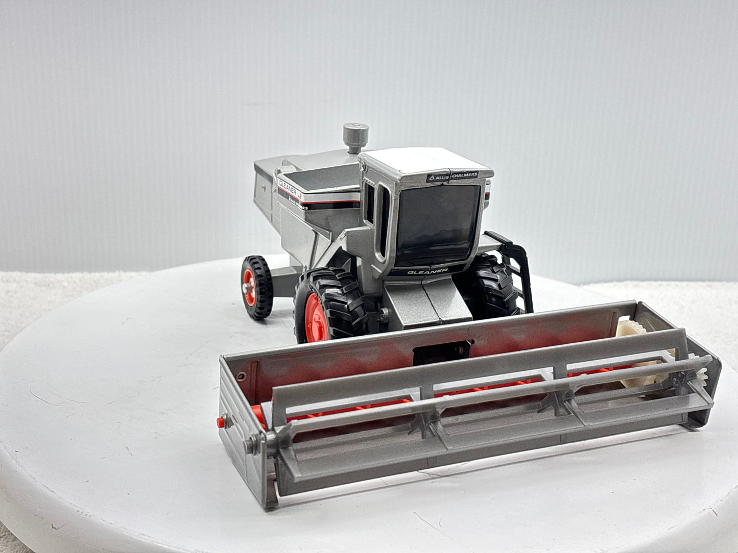 1/32 Allis-Chalmers Gleaner L2 Red Stripe