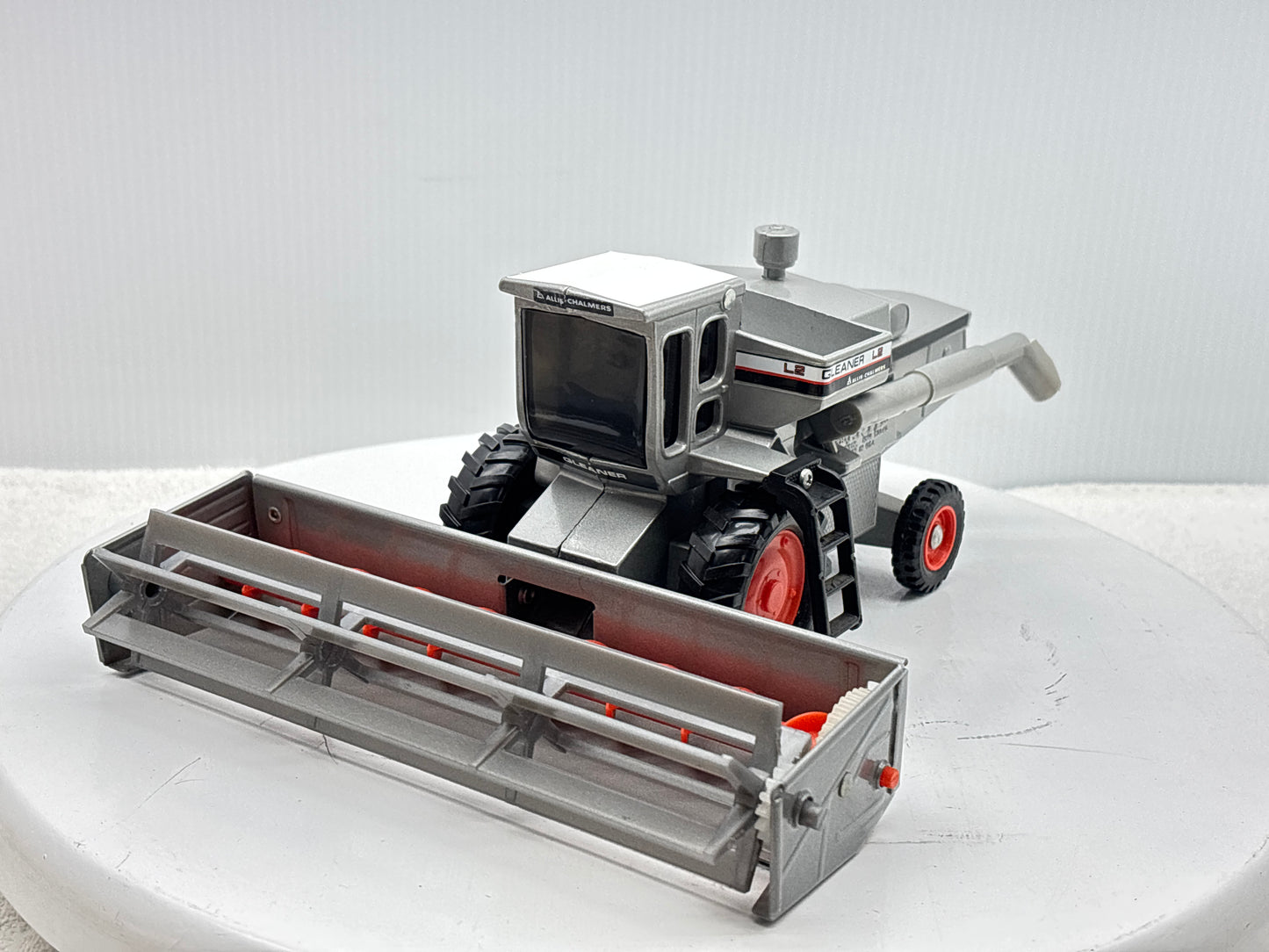 1/32 Allis-Chalmers Gleaner L2 Red Stripe
