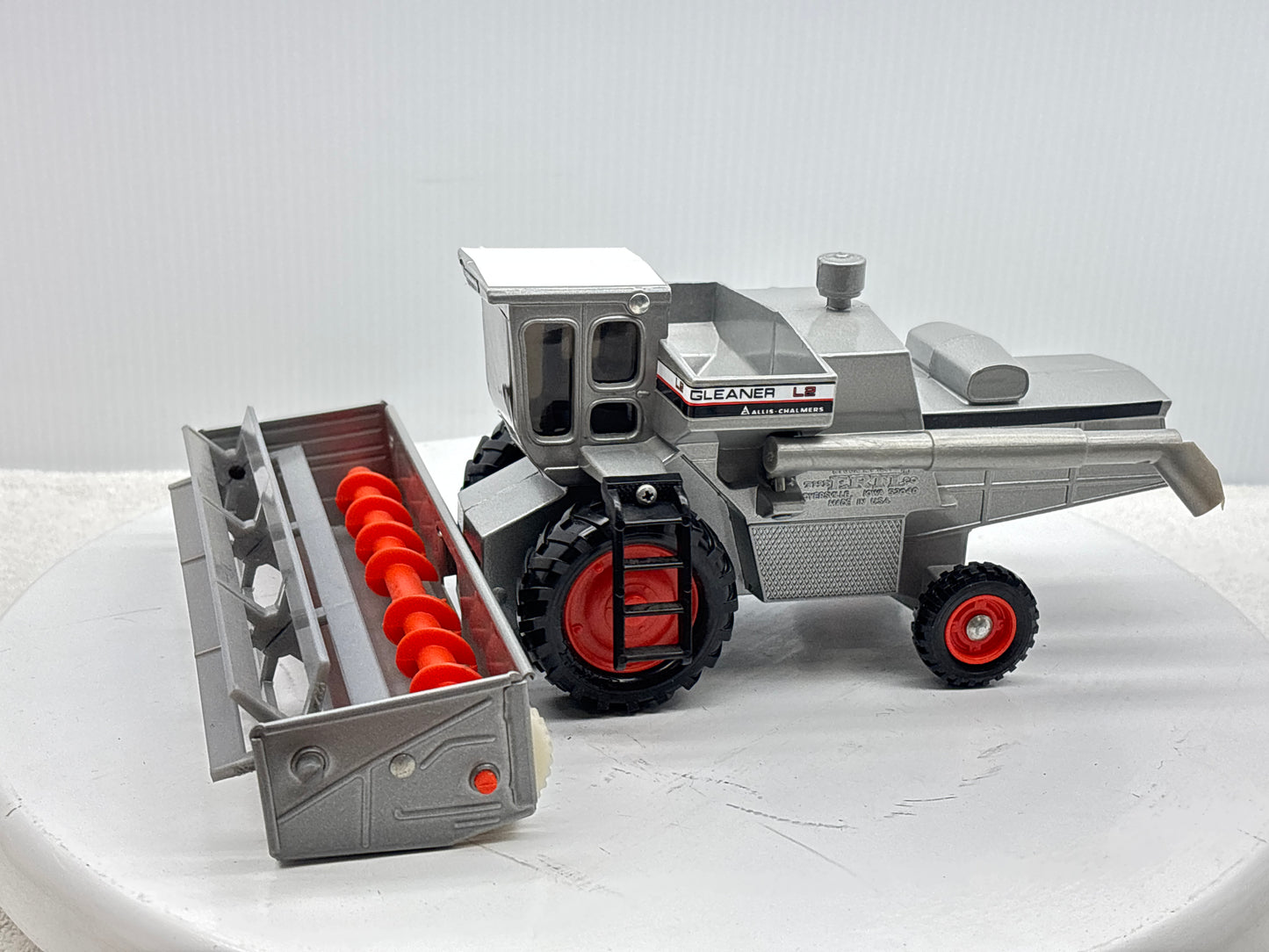 1/32 Allis-Chalmers Gleaner L2 Red Stripe