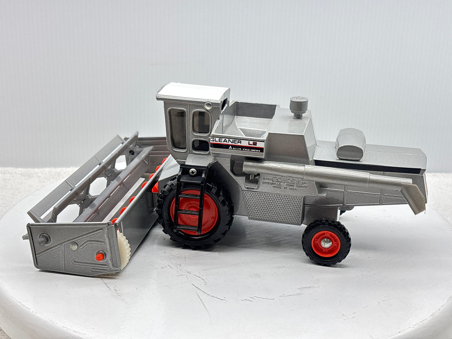 1/32 Allis-Chalmers Gleaner L2 Red Stripe