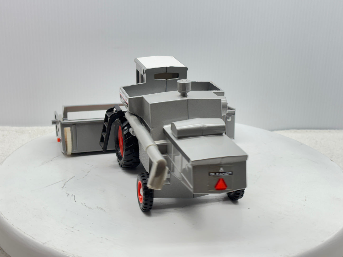 1/32 Allis-Chalmers Gleaner L2 Red Stripe