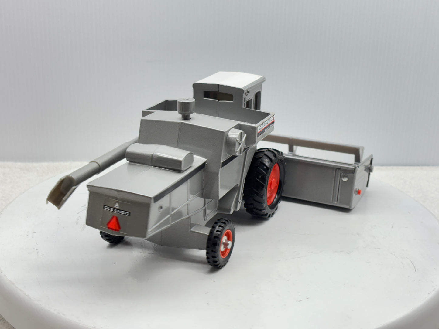 1/32 Allis-Chalmers Gleaner L2 Red Stripe