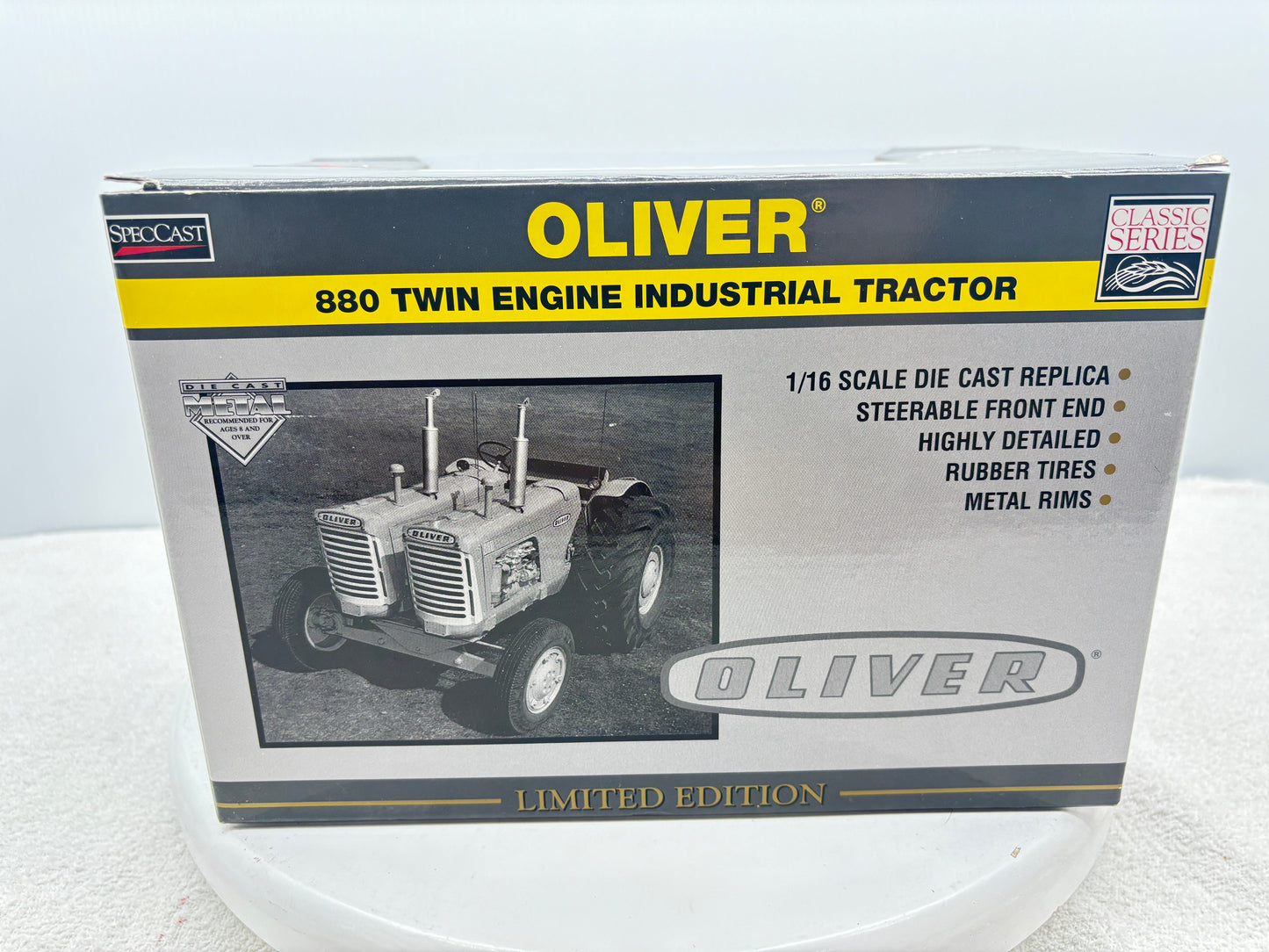 1/16 Oliver 880 Twin Engine Industrial