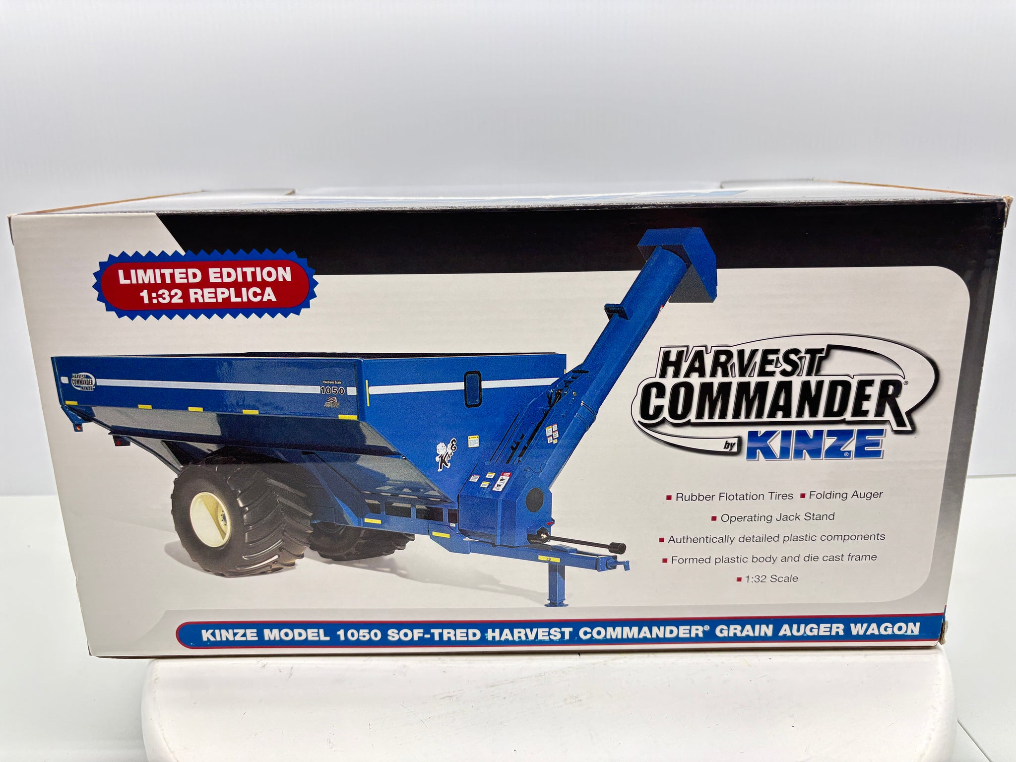 1/32  Kinze 1050 Vintage Grain Cart