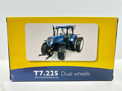 1/32 New Holland T7.225