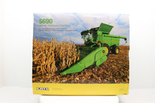 1/32 John Deere S690