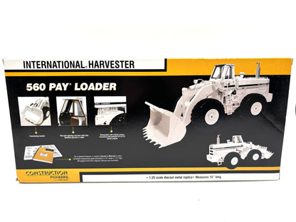 1/25 International 560 Pay Loader WHITE