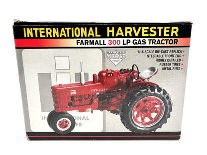 1/16 International Farmall 300 LP