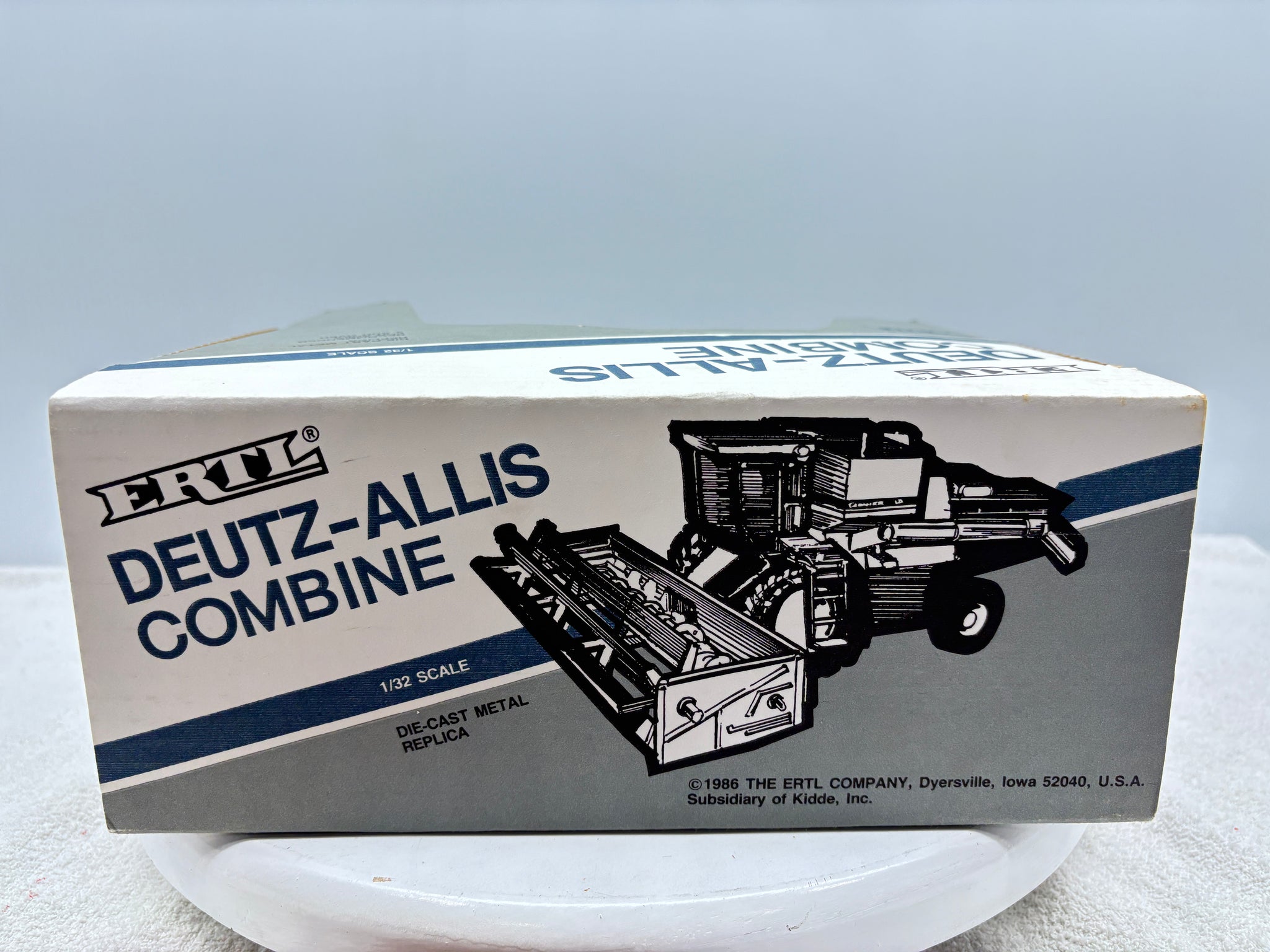 1/32 Duetz-Allis Gleaner L3 Green Stripe