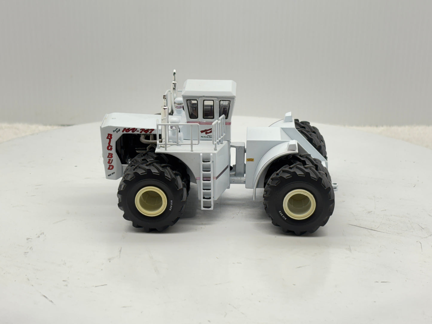 1/64 Big Bud 16V-747 900HP