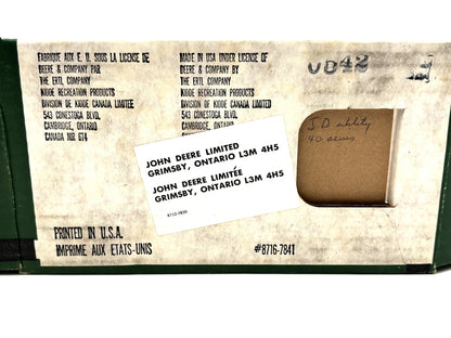 1/16 John Deere 40 Series Utility "Canadian Edition"
