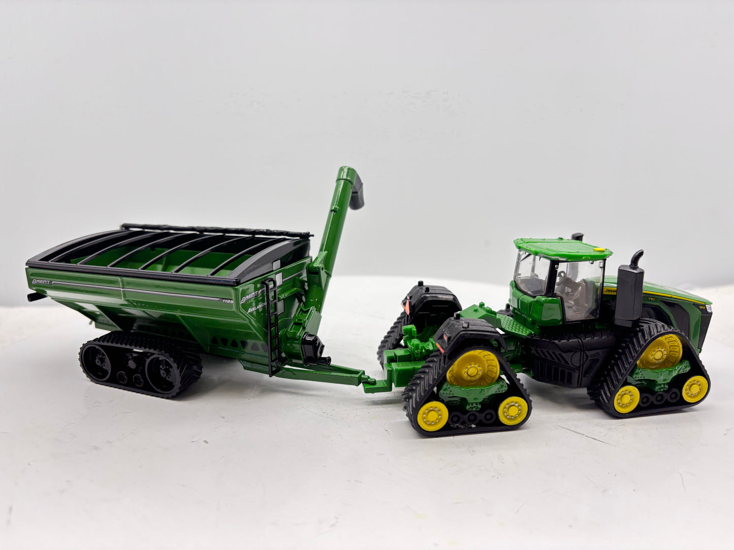 1/64 Brent 1198 Avalanche Tracks Green