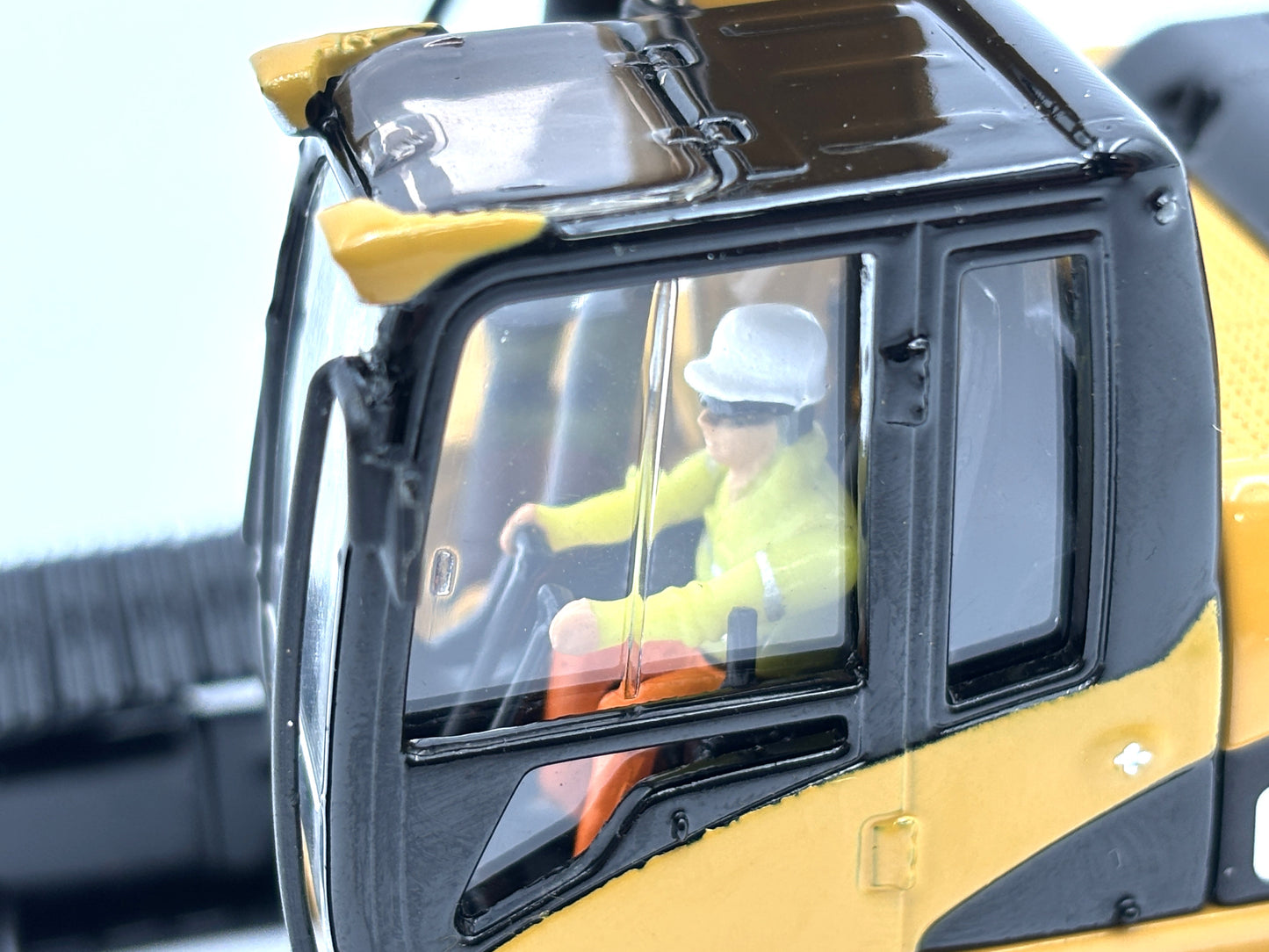 1/50 CAT 320D L Hydraulic Excavator with Hammer