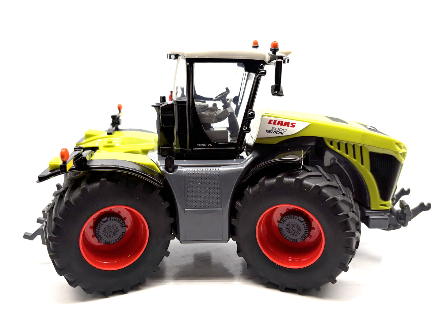 1/32 Claas 5000 Xerion