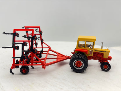 1/64 Case 1030 Cab + Duals