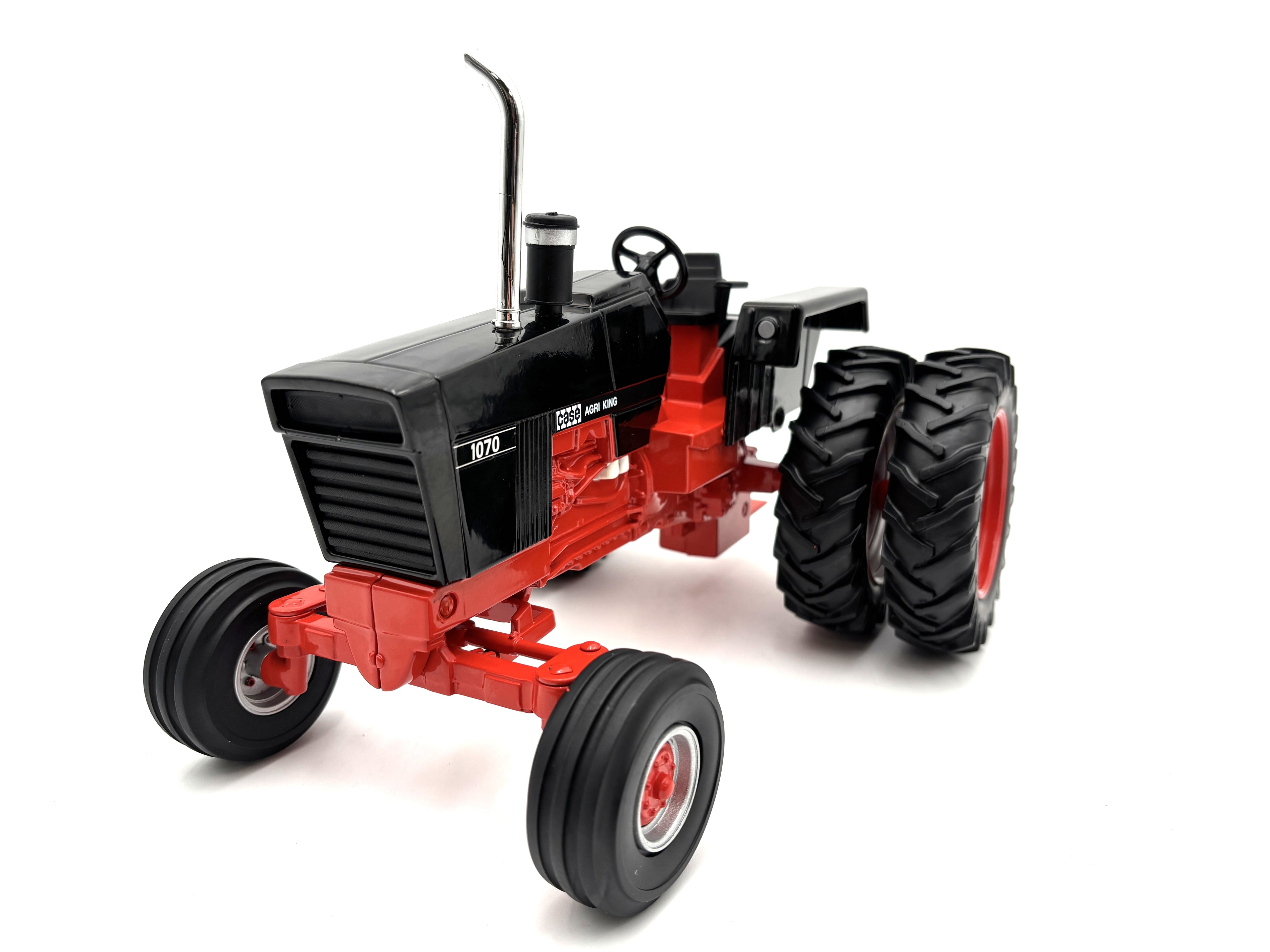 1/16 Case 1070 Black Chase