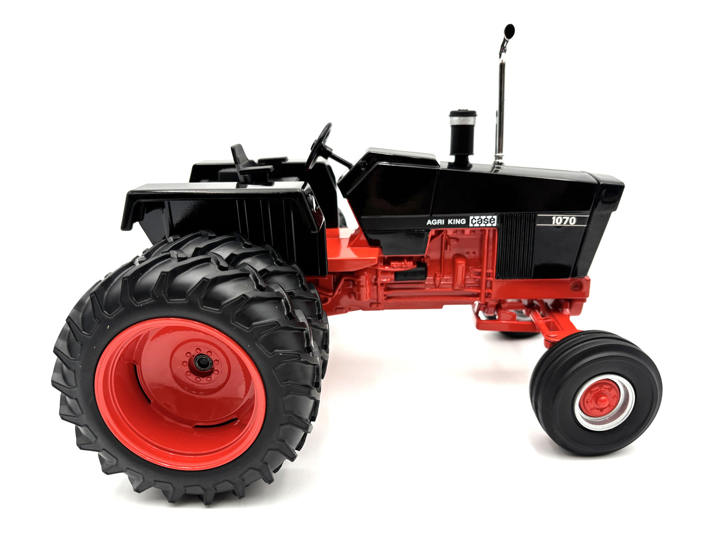 1/16 Case 1070 Black Chase