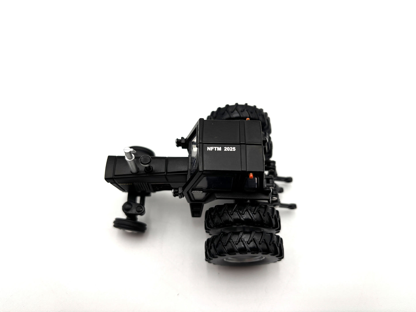 1/64 Case 1070 NFTM ''Black Chase''