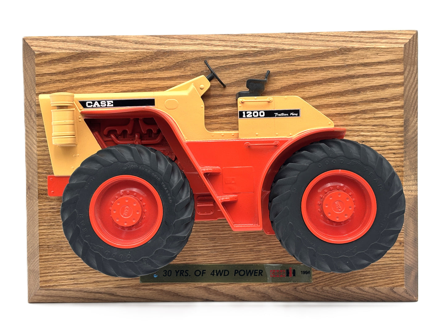 1/16 Case 1200 Tractiong King Wall Plaque