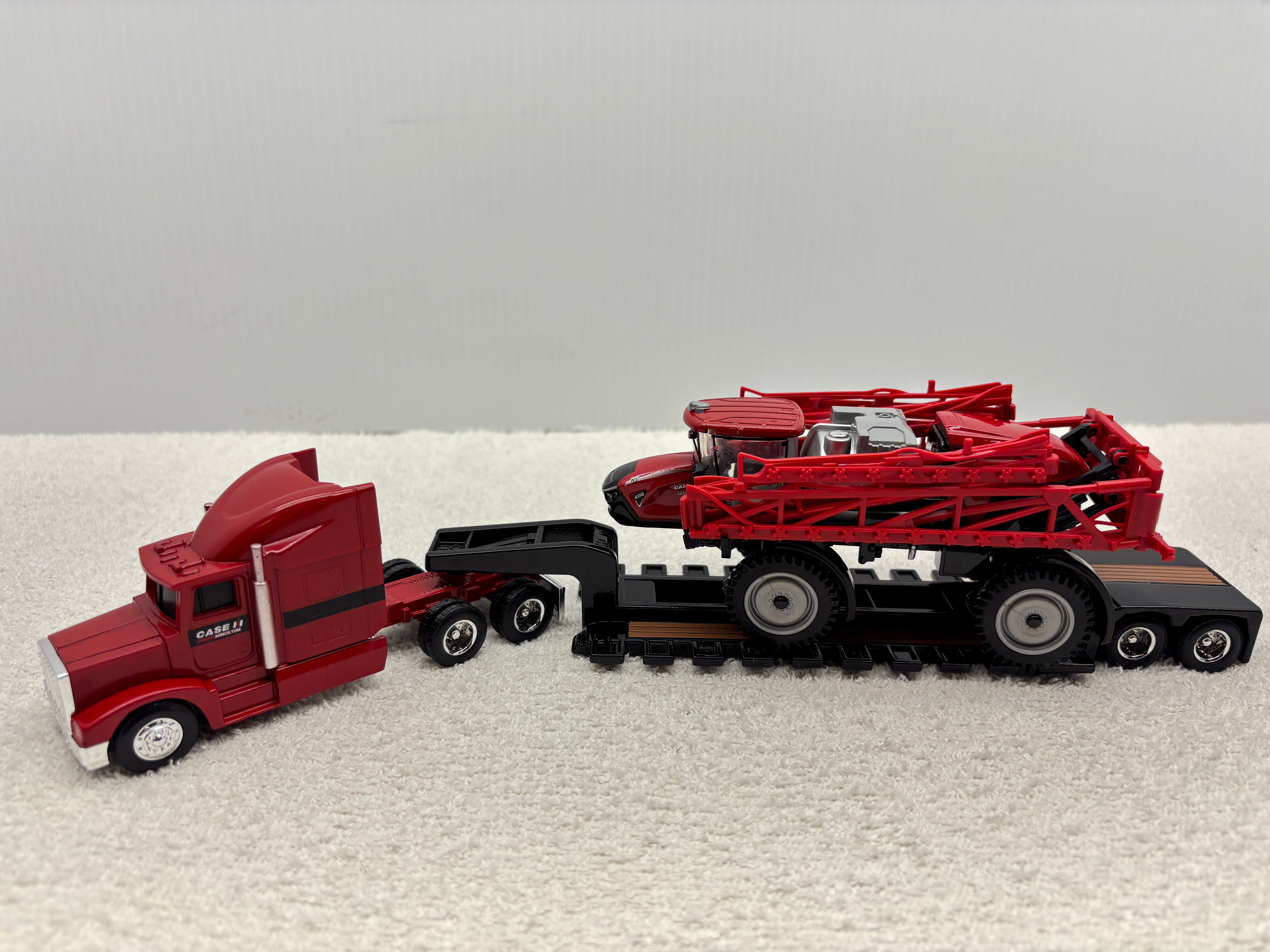 1/64 Case IH 4350 with Trucks and lowboy trailer