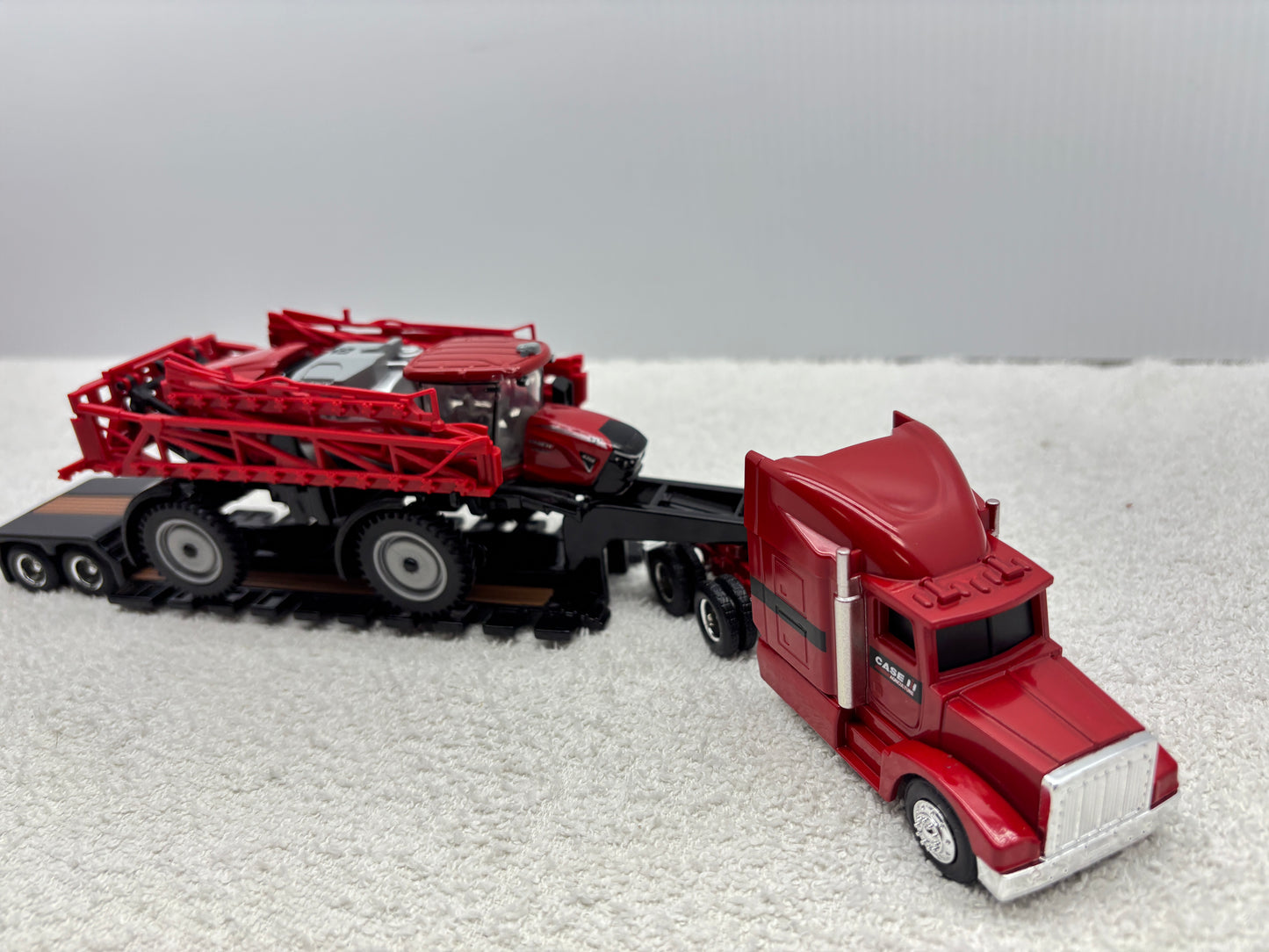 1/64 Case IH 4350 with Trucks and lowboy trailer