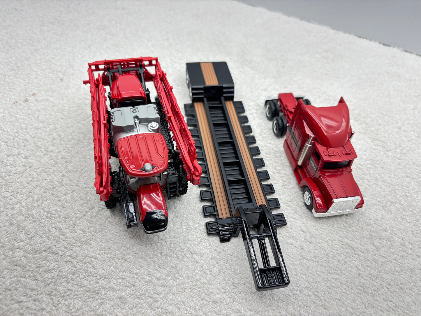 1/64 Case IH 4350 with Trucks and lowboy trailer