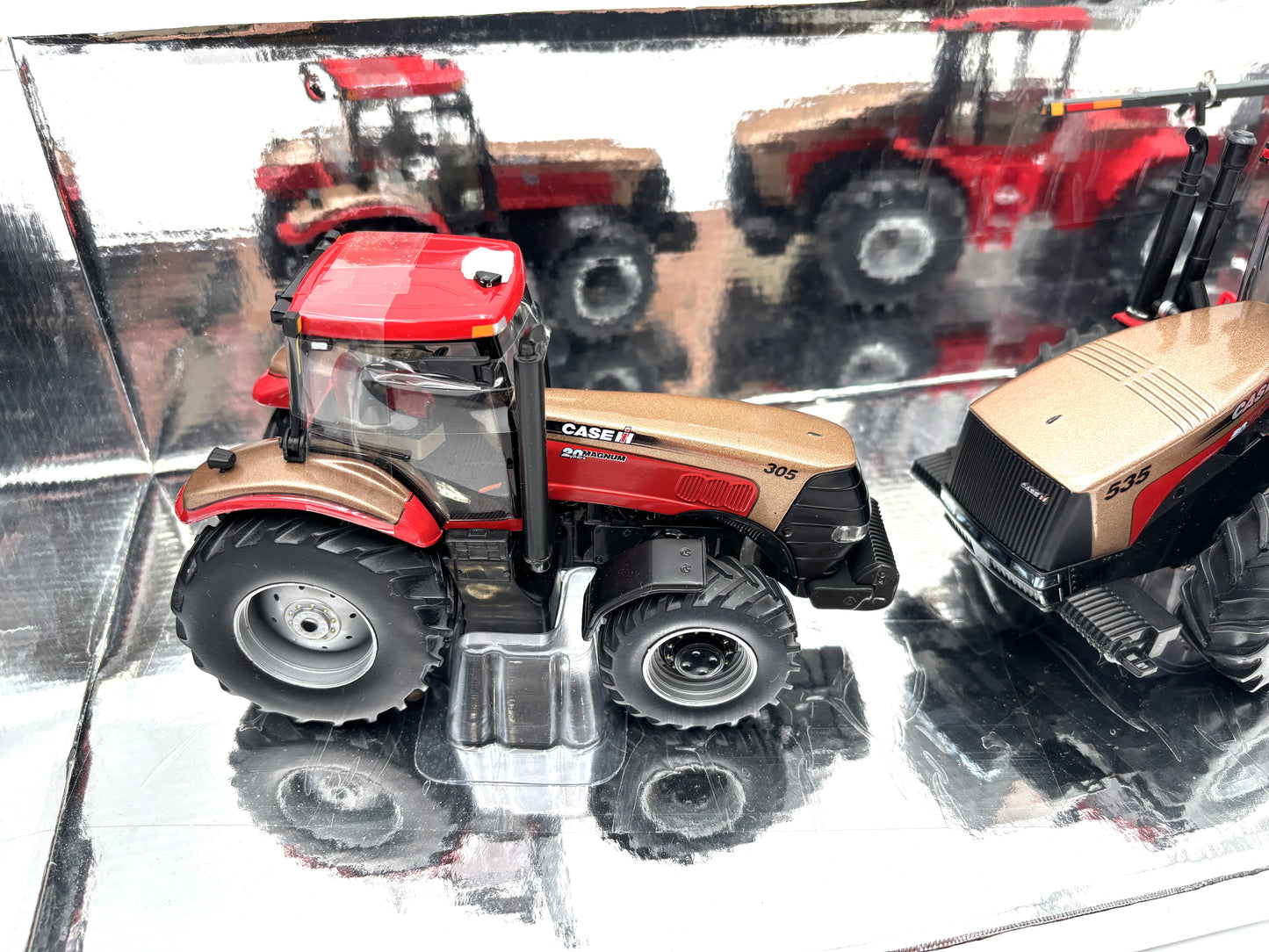 1/32 Case IH Magnum 305 and Steiger 535 20th Anniversary